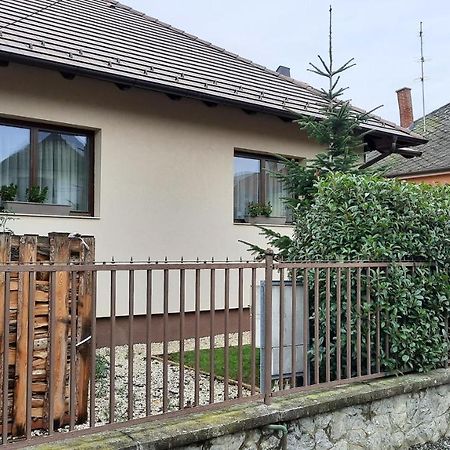 Aranypatak Apartmanhaz Σζομπαθέλι Εξωτερικό φωτογραφία