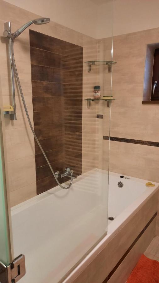 Aranypatak Apartmanhaz Σζομπαθέλι Εξωτερικό φωτογραφία
